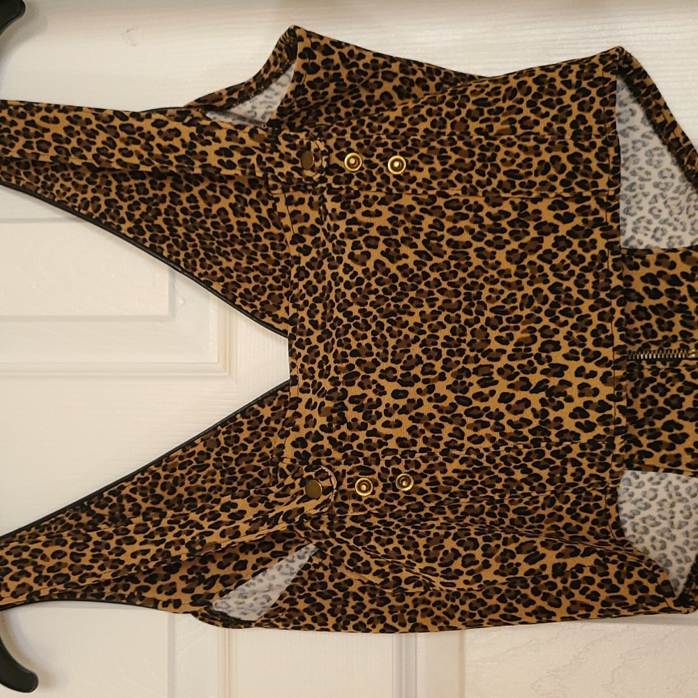 Clothes - Picture 5 of 6